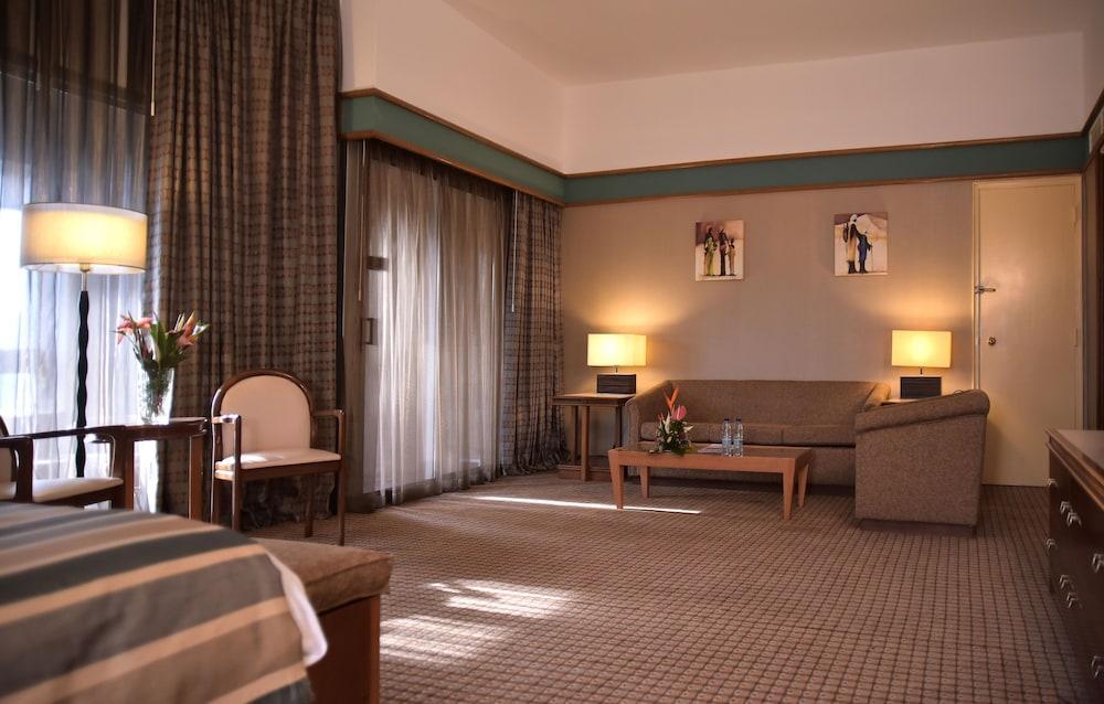 Готель Hilton Яунде Екстер'єр фото