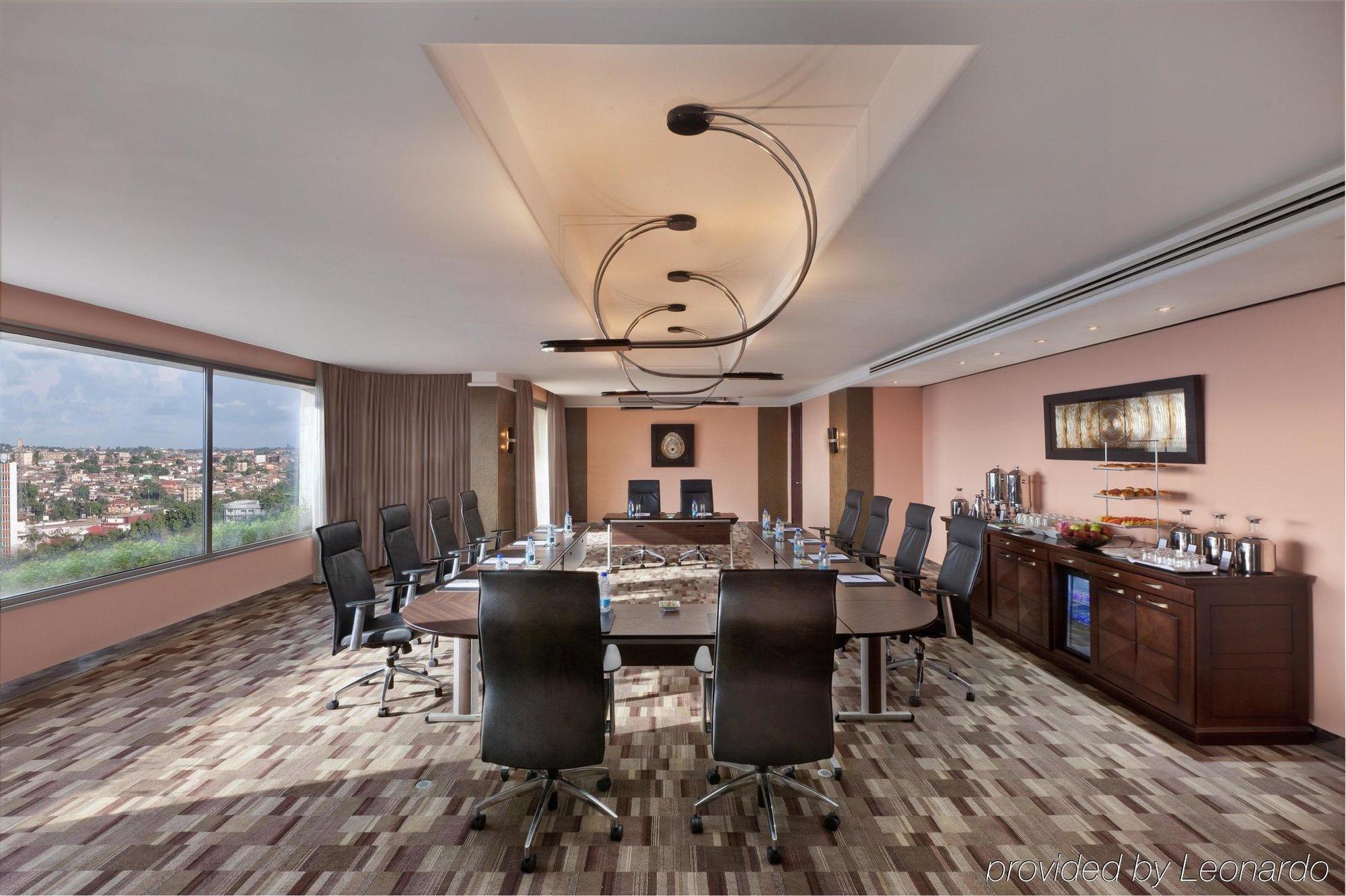 Готель Hilton Яунде Бізнес фото
