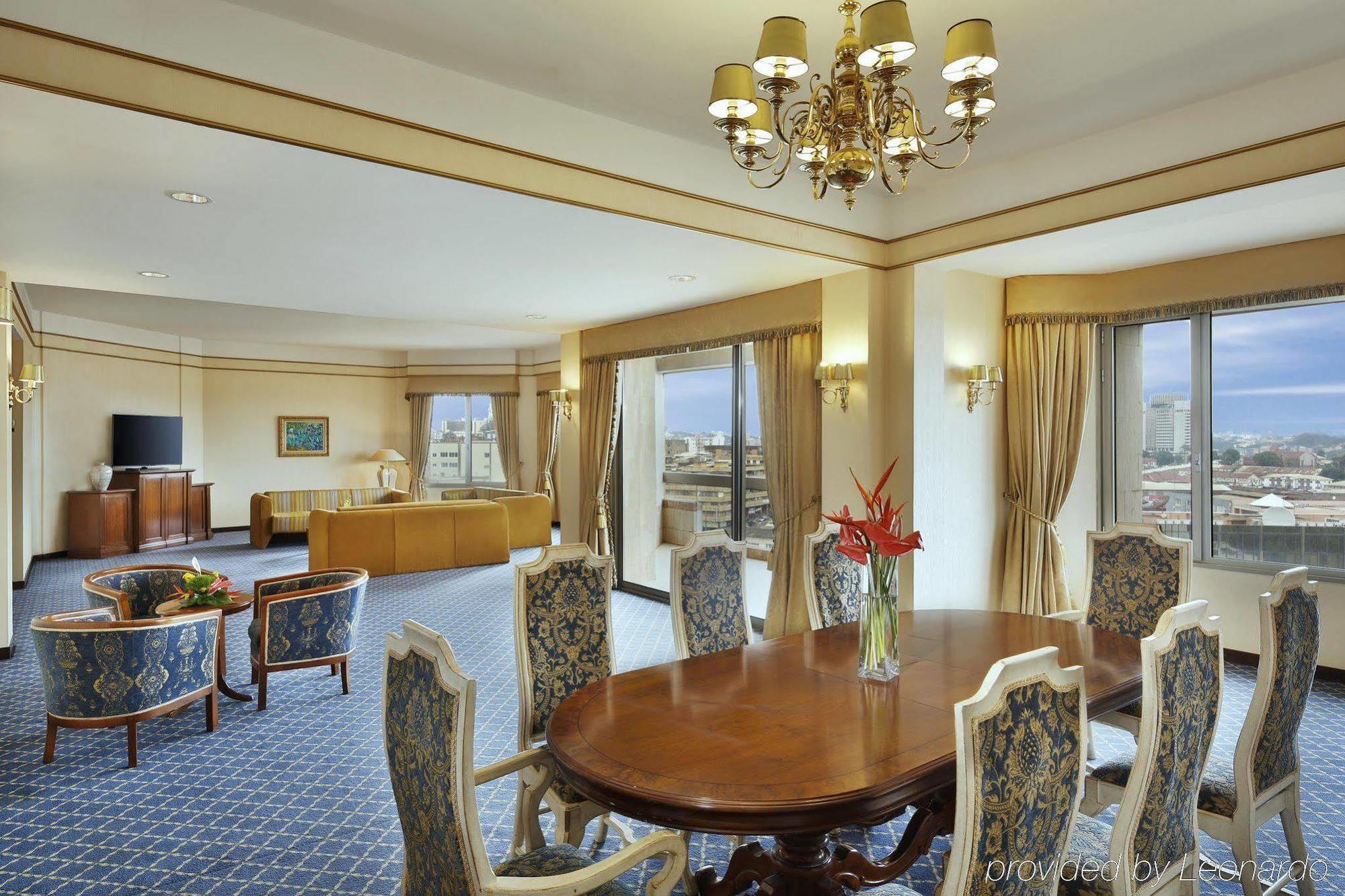 Готель Hilton Яунде Екстер'єр фото